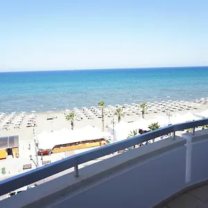 Lazuli Sea View Beachfront Ap 43 Апартаменты Ларнака